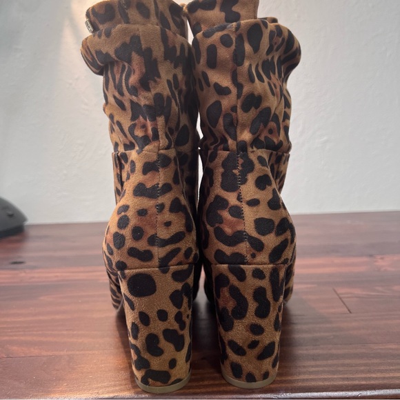BEBE Women’s Leopard print Slouch Booties Size 7.5 - Picture 4 of 11